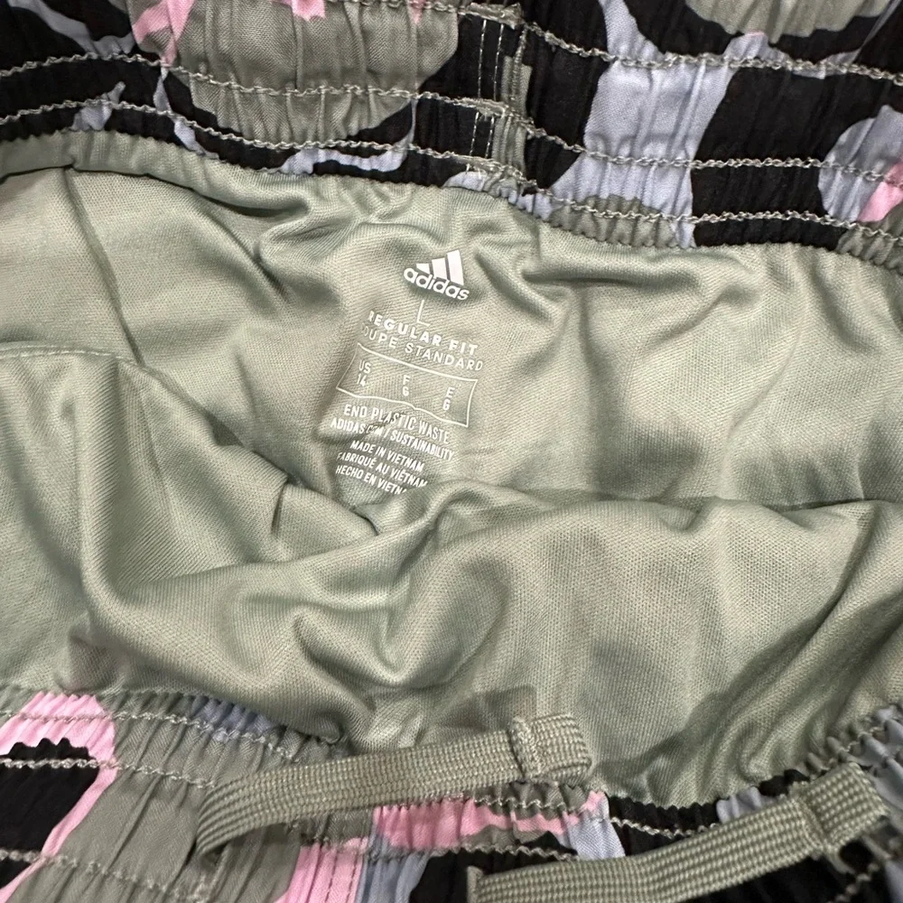 Adidas Girls Camo Print Athletic Running Shorts Size 14 - Picture 3 of 4